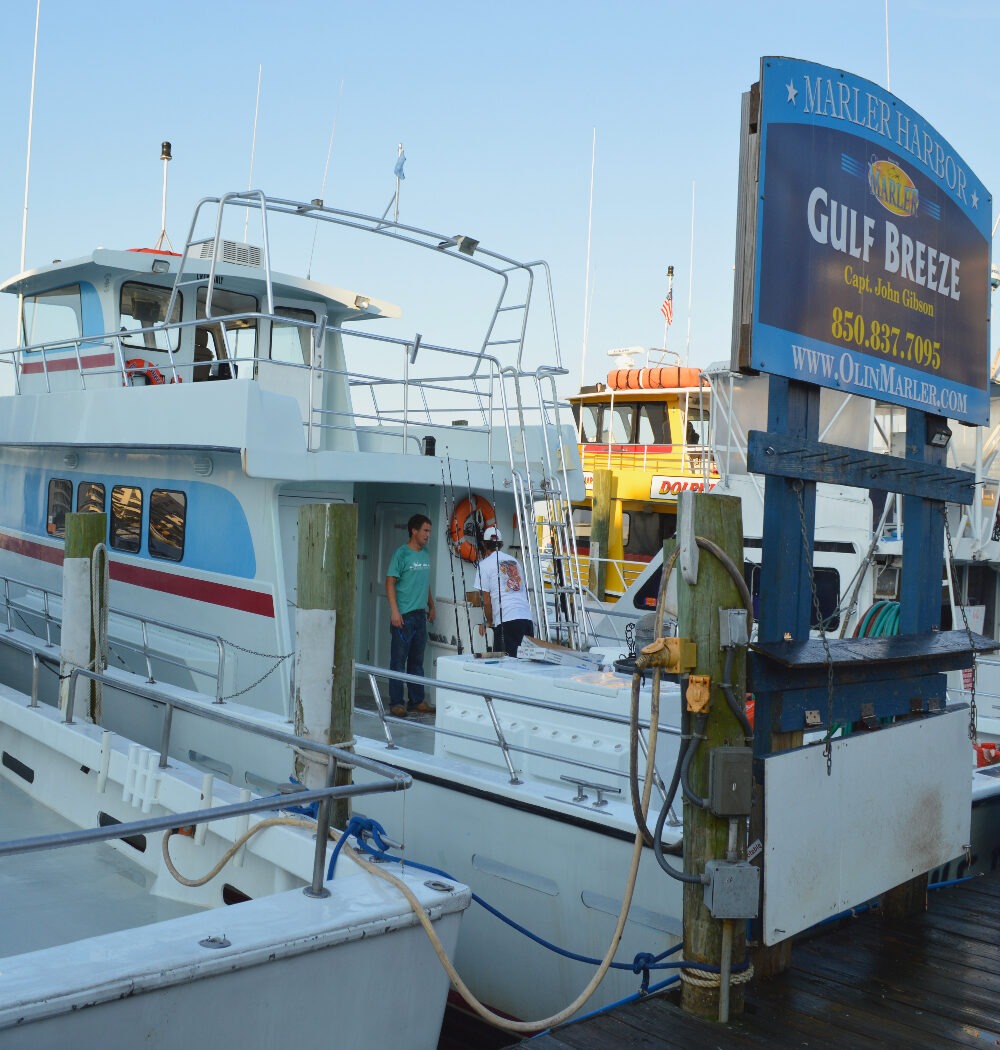 destin fishing charter boat in destin harbor